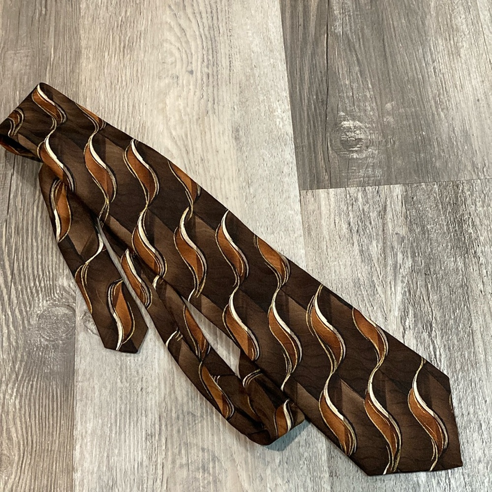 Gianfranco Ruffini Italy 100% Imported Silk Tie